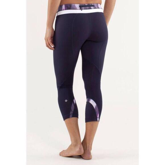 LULULEMON ATHLETICA Inspire Crop II Size 8 - Picture 1 of 3